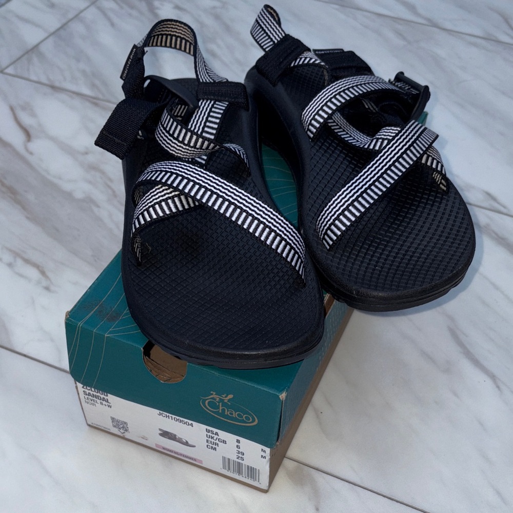 Like new Chaco sandals